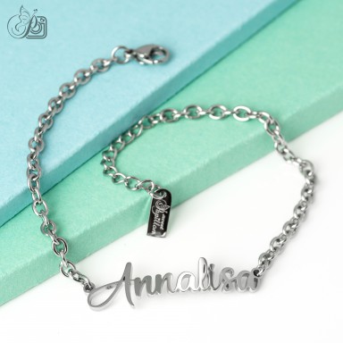 Personalized name bracelet in stainless steel